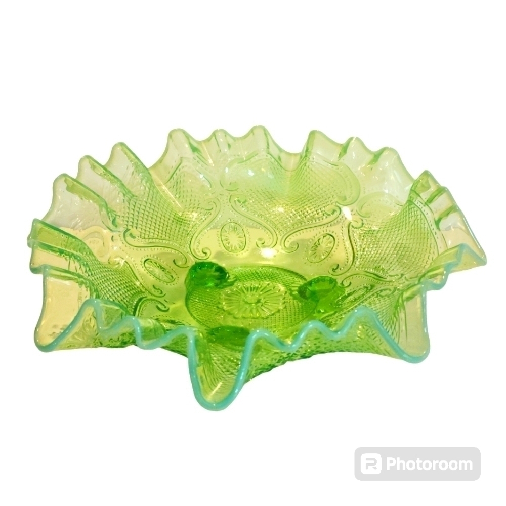 Vintage Glass Green Reflecting Diamond Point Bowl Opalescent Ruffle Patterned